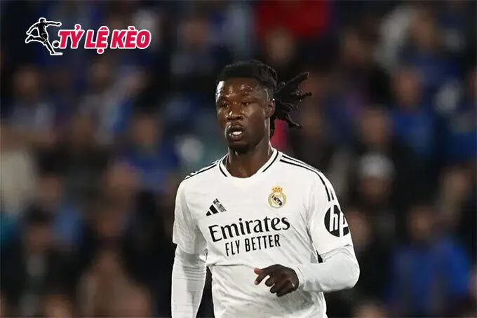 Eduardo Camavinga thi đấu trong màu áo Real Madrid